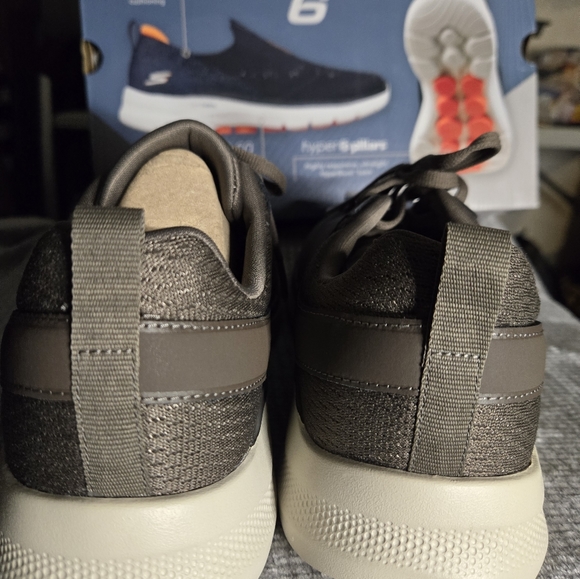 Size 9.5 Men Sketchers GoWalk 6 - Picture 4 of 12